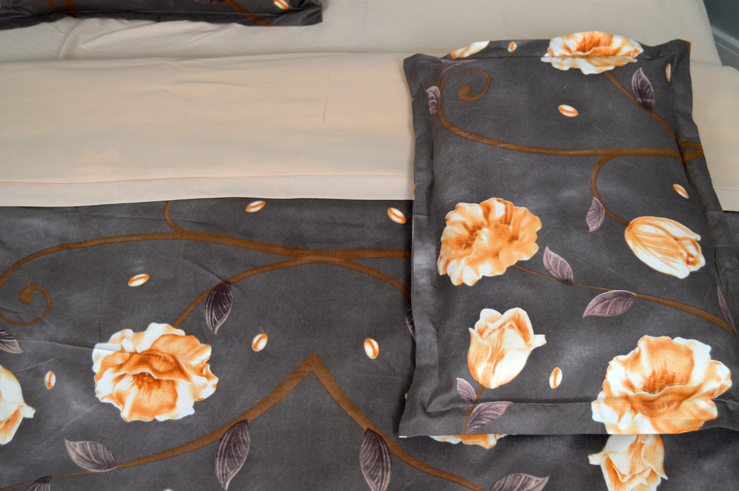 CREAM DREAM BEDDING SET OF 4