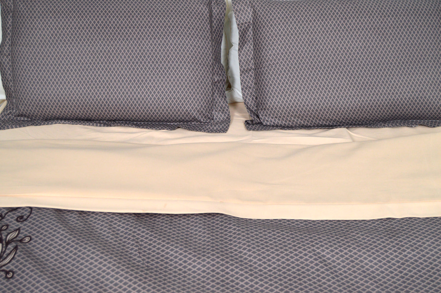 CREAM CHARM BEDDING SET OF 4