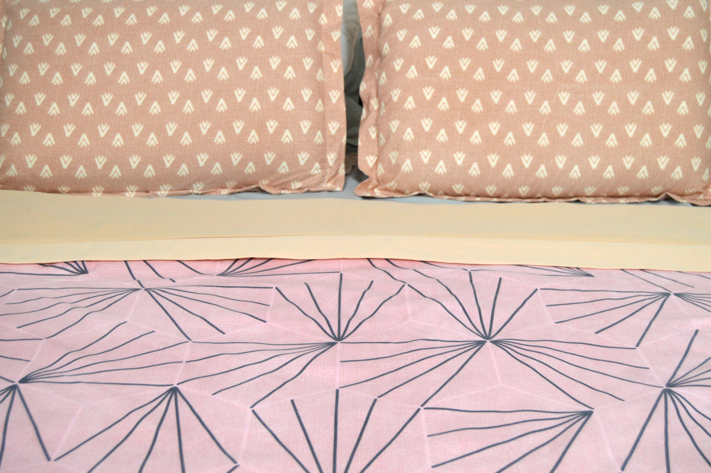 CREAM BEAUTY BEDDING SET OF 4