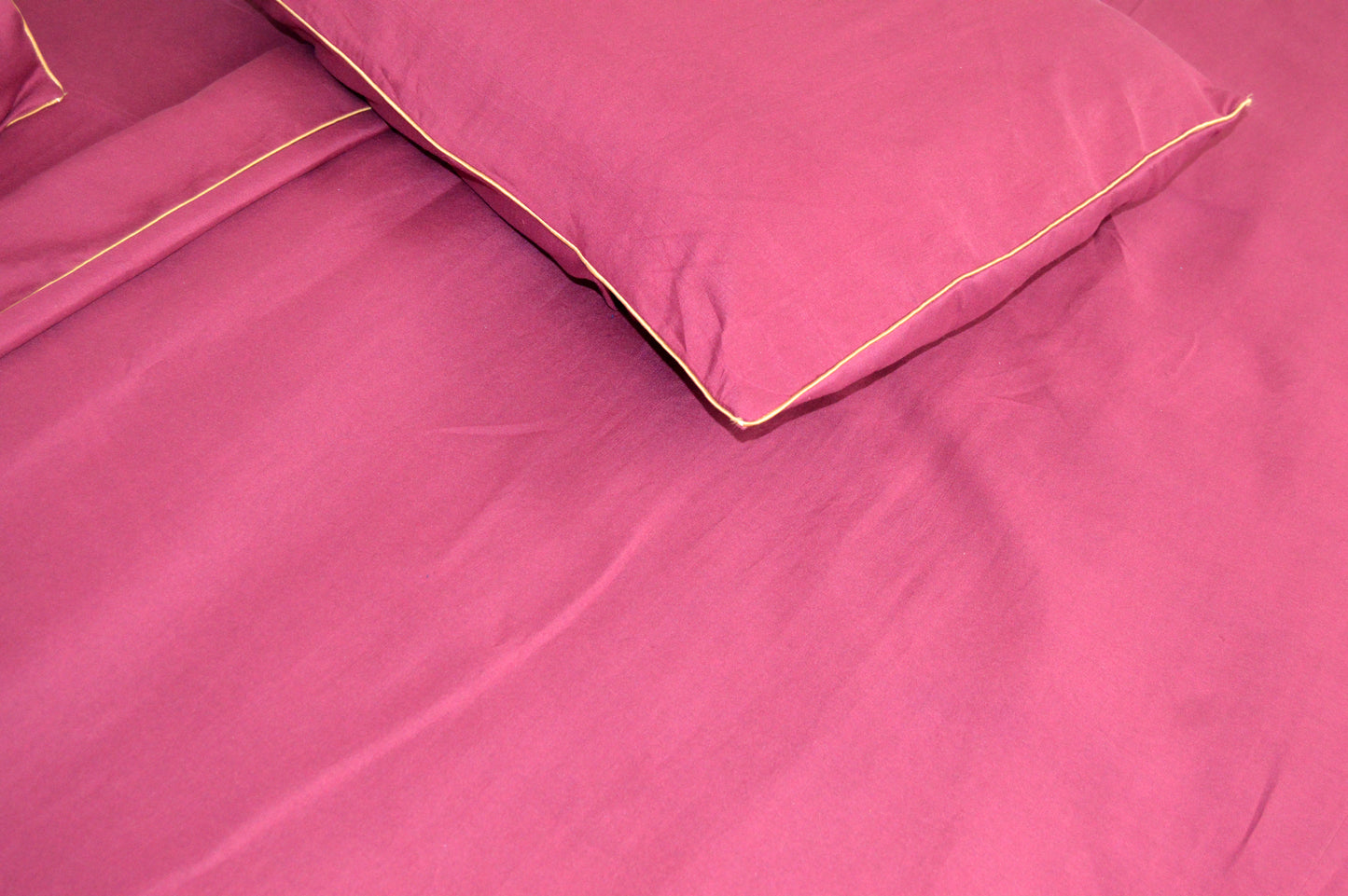 MAROON PLAIN BEDDING SET OF 4