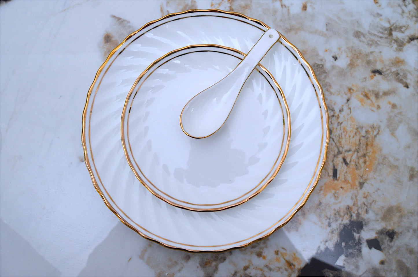 R GOLD DINNER SET