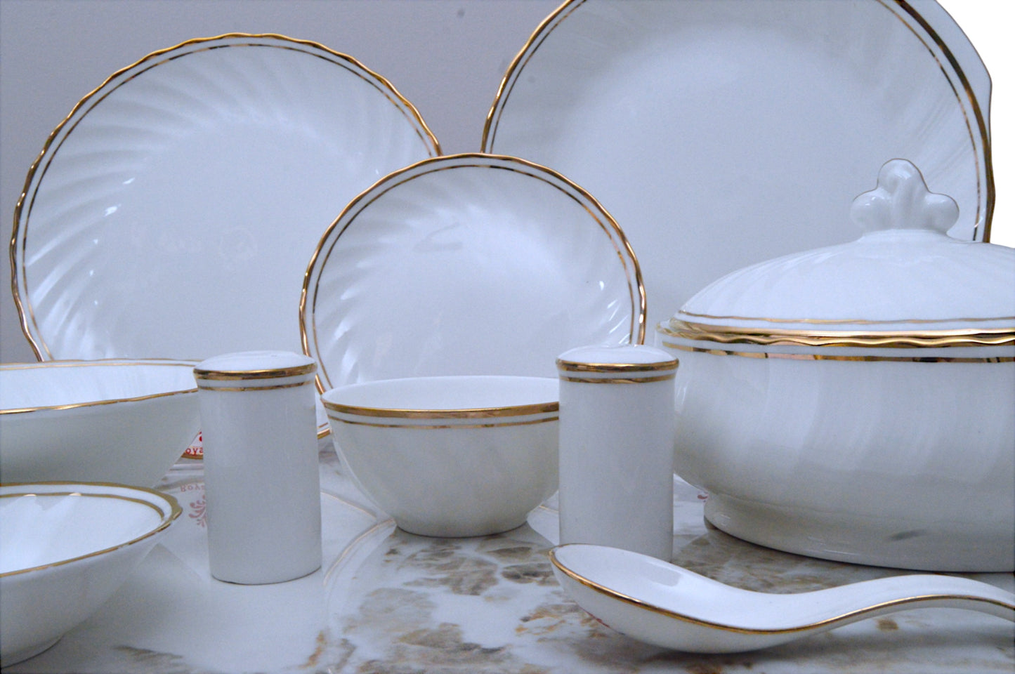 R GOLD DINNER SET