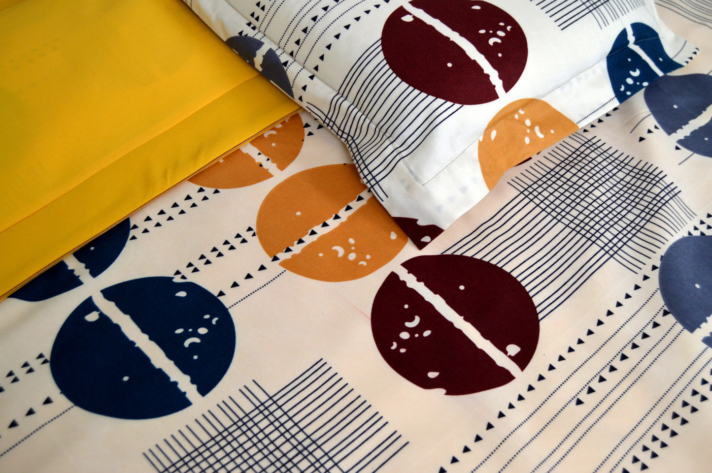 YELLOW SUNSHINE BEDDING SET OF 4