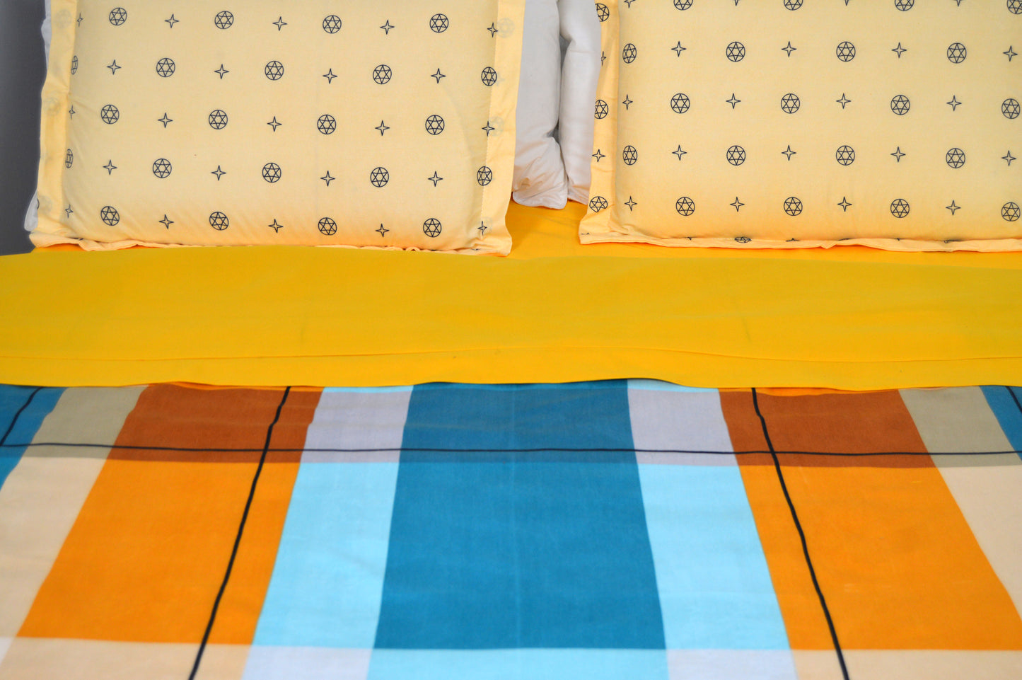 YELLOW DELIGHT BEDDING SET OF 4
