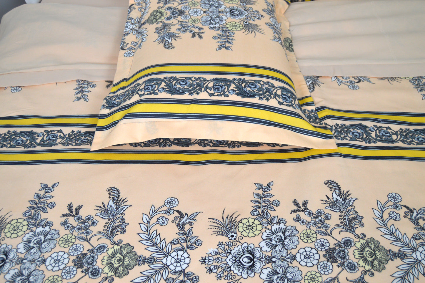 CREAM SERENITY BEDDING SET OF 4 SUPER KING