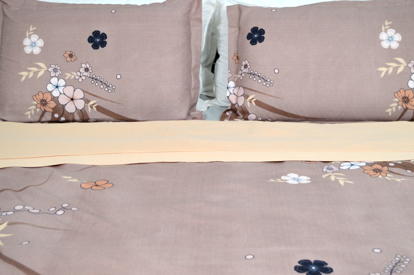 CREAM CHIC BEDDING SET OF 4