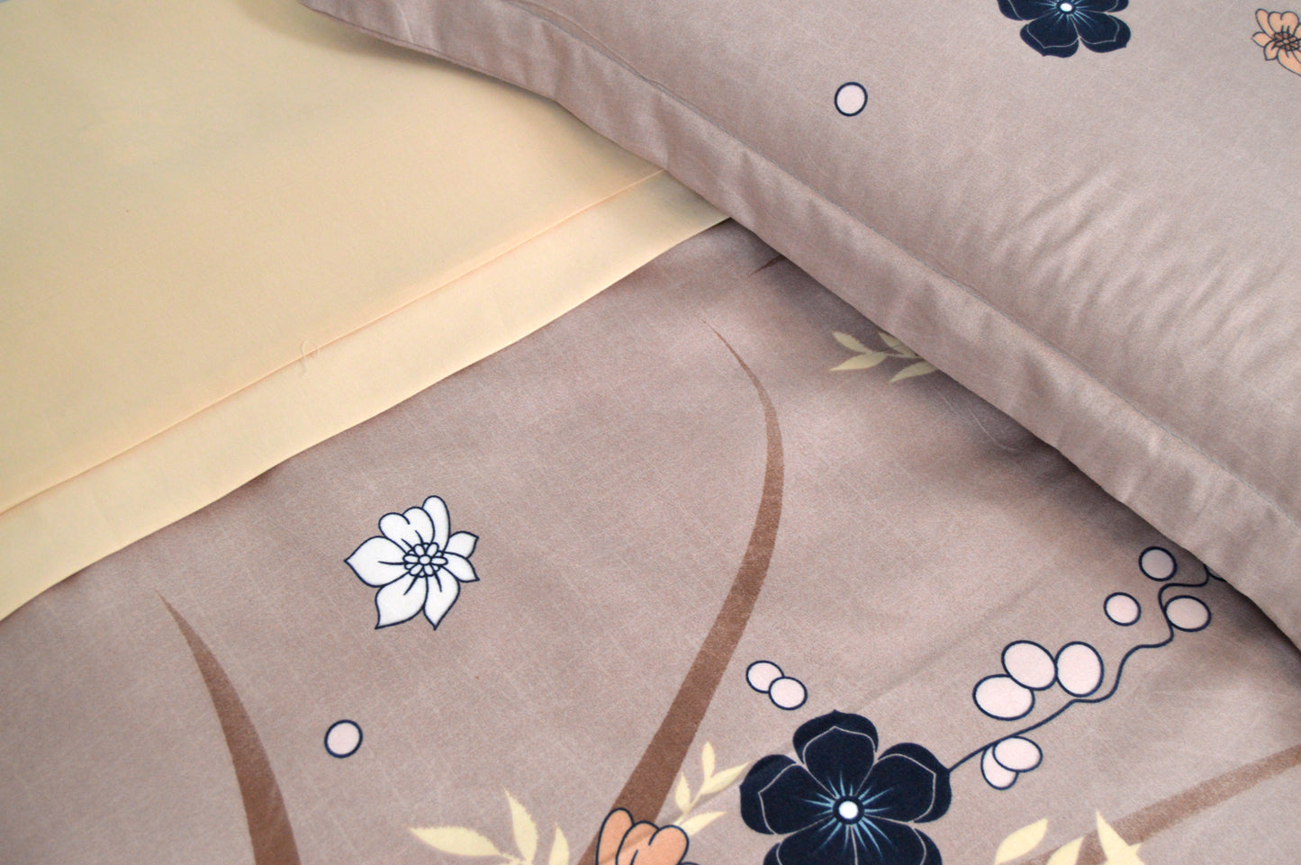 CREAM CHIC BEDDING SET OF 4